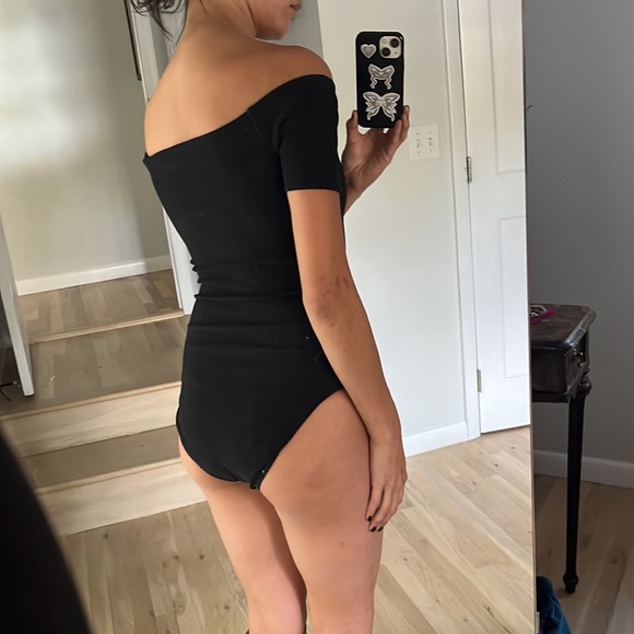 One piece bodysuit top. Flattering. - Picture 3 of 8